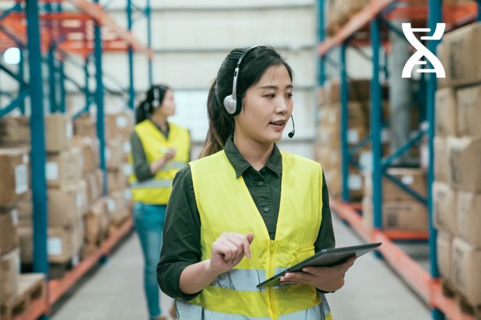 L'utilisation du vocal et de la tablette permet d'améliorer la productivité et la fiabilité des opérations logistiques. L'utilisation du vocal et de la tablette permet d'améliorer la productivité et la fiabilité des opérations logistiques.