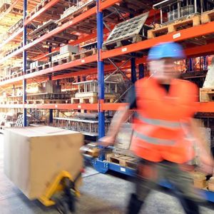 Opérations logistiques au sein de l'entrepôt