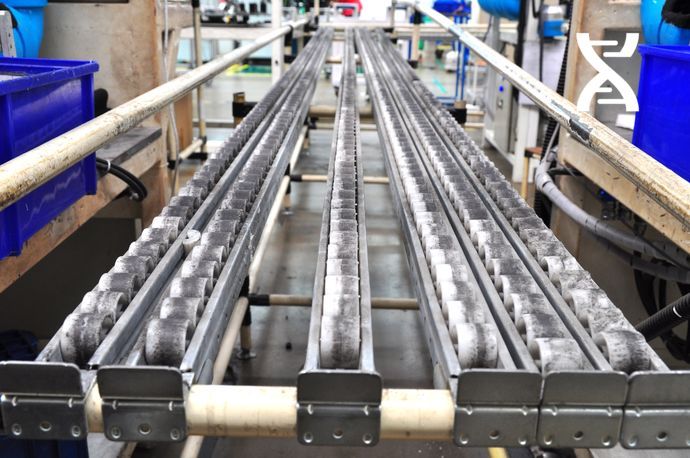 Le stockage dynamique a vocation a être mécanisé dans les entrepôts partiellement automatisés.